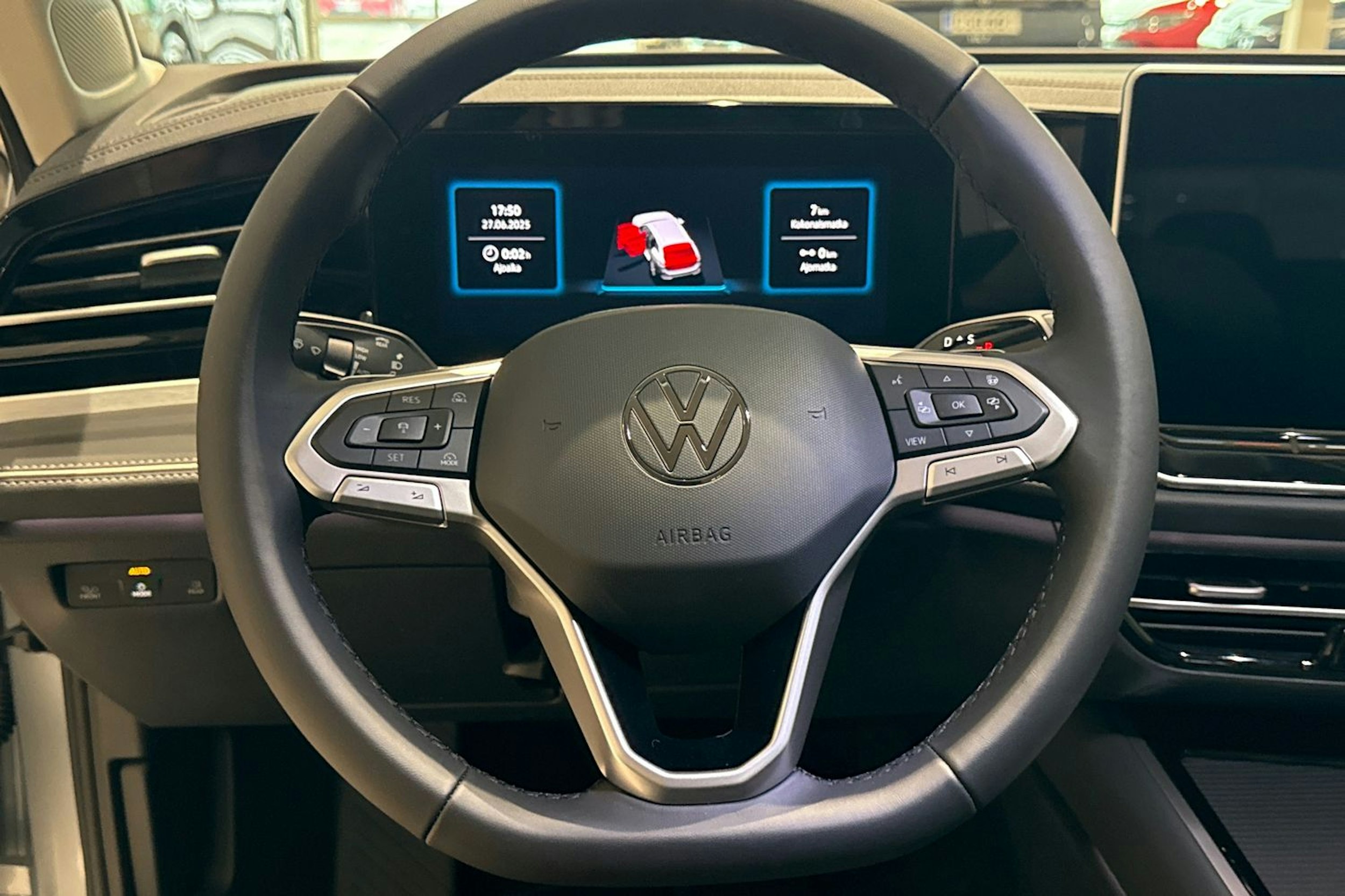 harmaa Volkswagen Passat 2025 kuva 15.