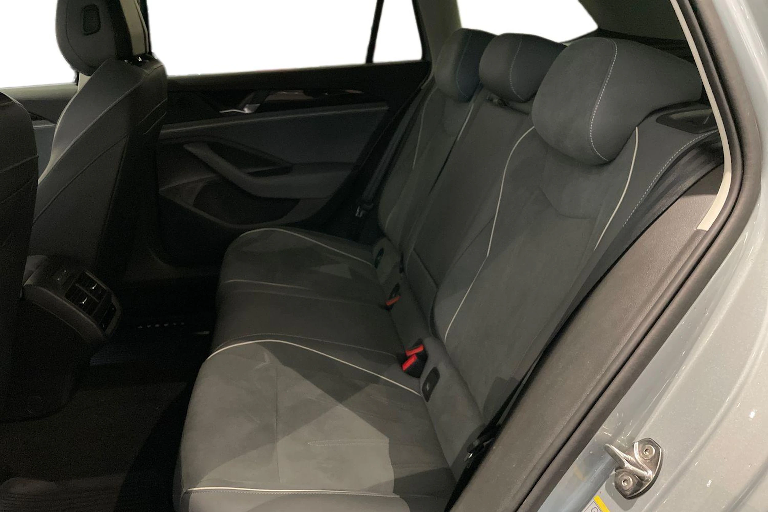 Harmaa Volkswagen PASSAT 2025 kuva 8.