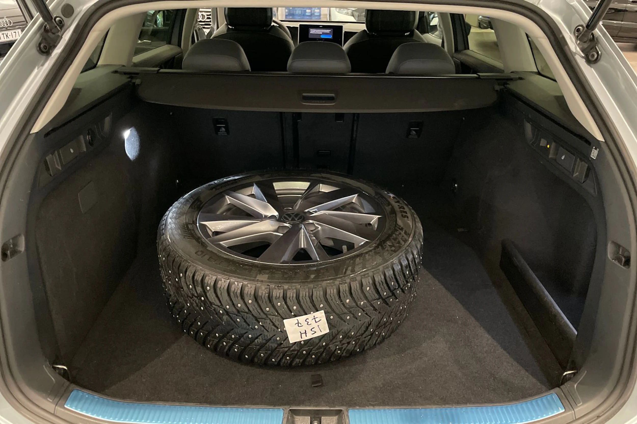 Harmaa Volkswagen PASSAT 2025 kuva 12.