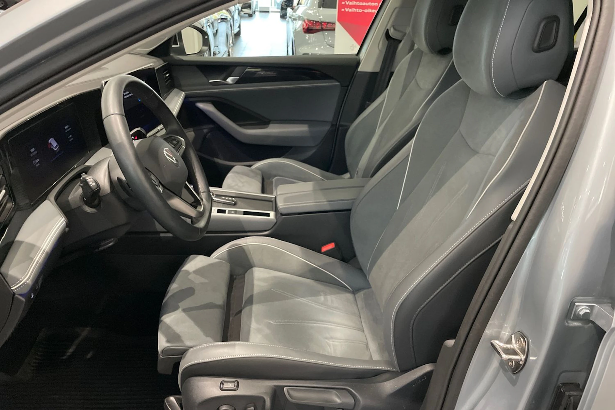 Harmaa Volkswagen PASSAT 2025 kuva 14.