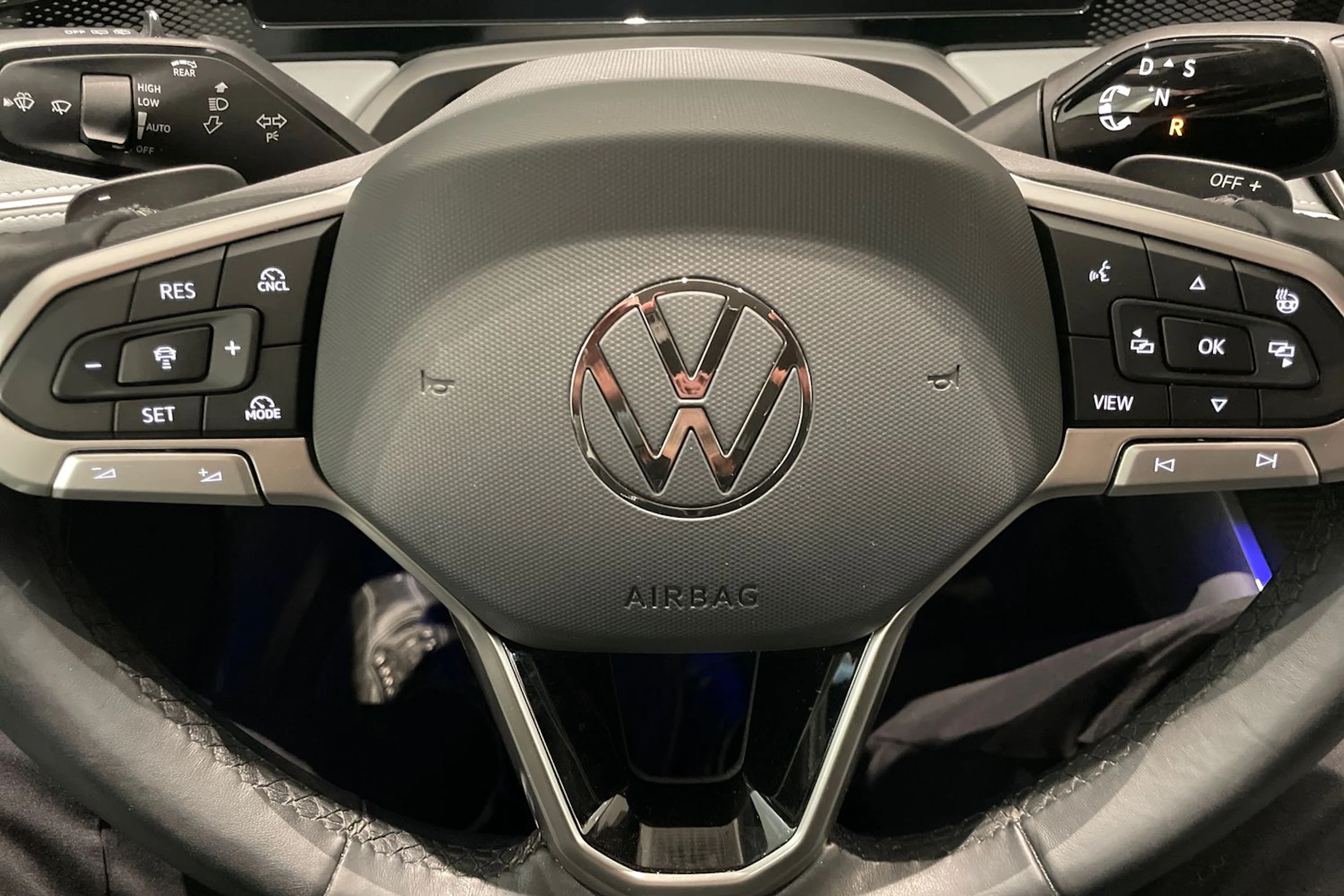 Harmaa Volkswagen PASSAT 2025 kuva 22.