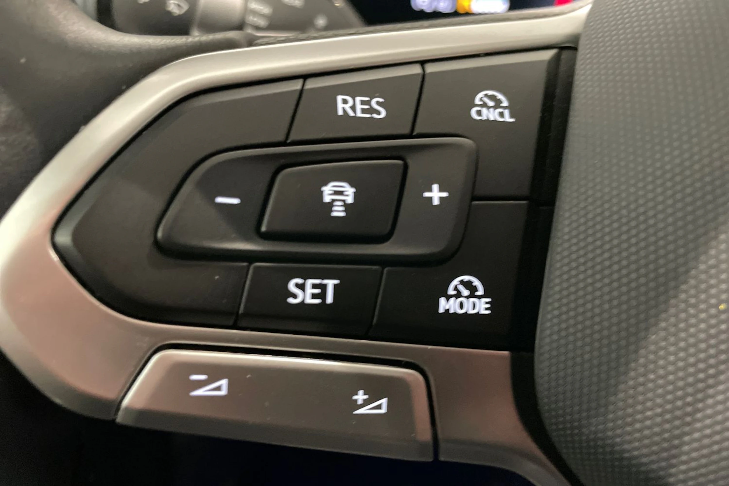 Harmaa Volkswagen PASSAT 2025 kuva 23.