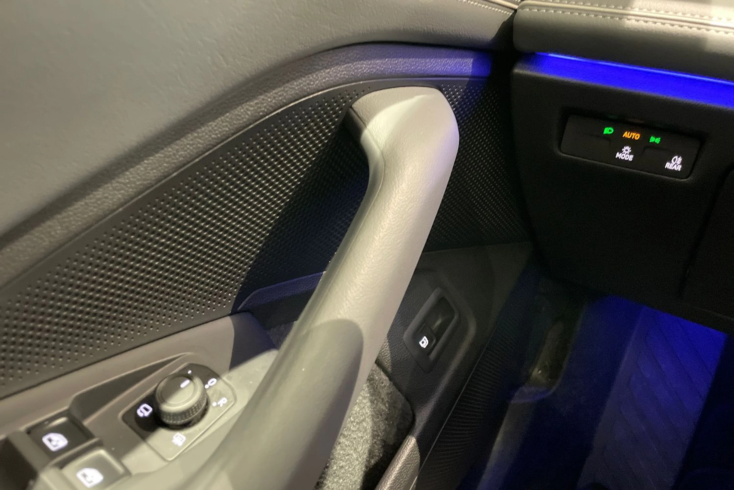 Harmaa Volkswagen PASSAT 2025 kuva 25.