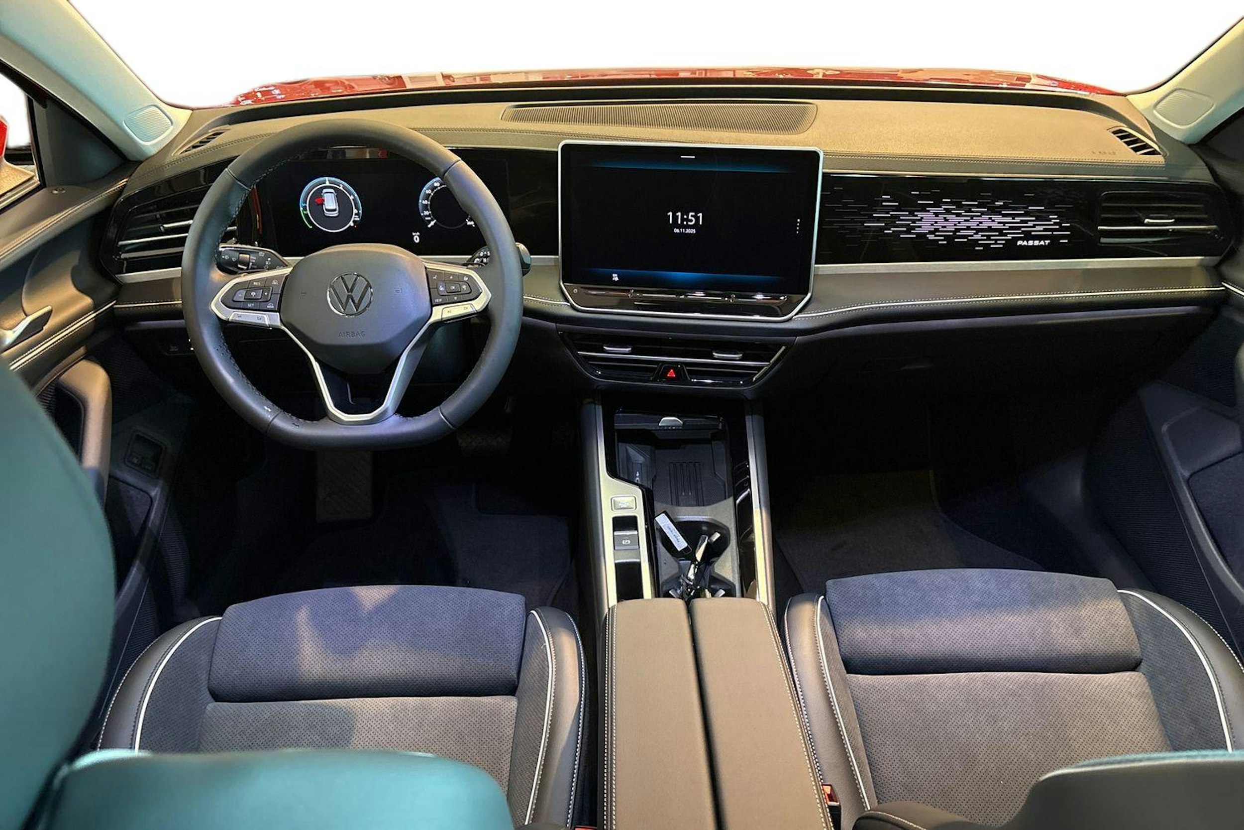 punainen Volkswagen Passat 2025 kuva 7.