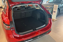 punainen Volkswagen Passat 2025 kuva 11.