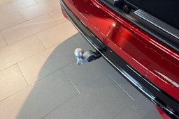 punainen Volkswagen Passat 2025 kuva 12.