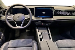 harmaa Volkswagen Passat 2025 kuva 7.