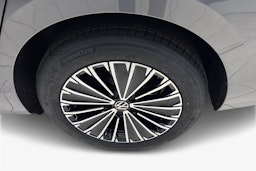 harmaa Volkswagen Passat 2025 kuva 9.