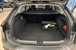 harmaa Volkswagen Passat 2025 kuva 10.