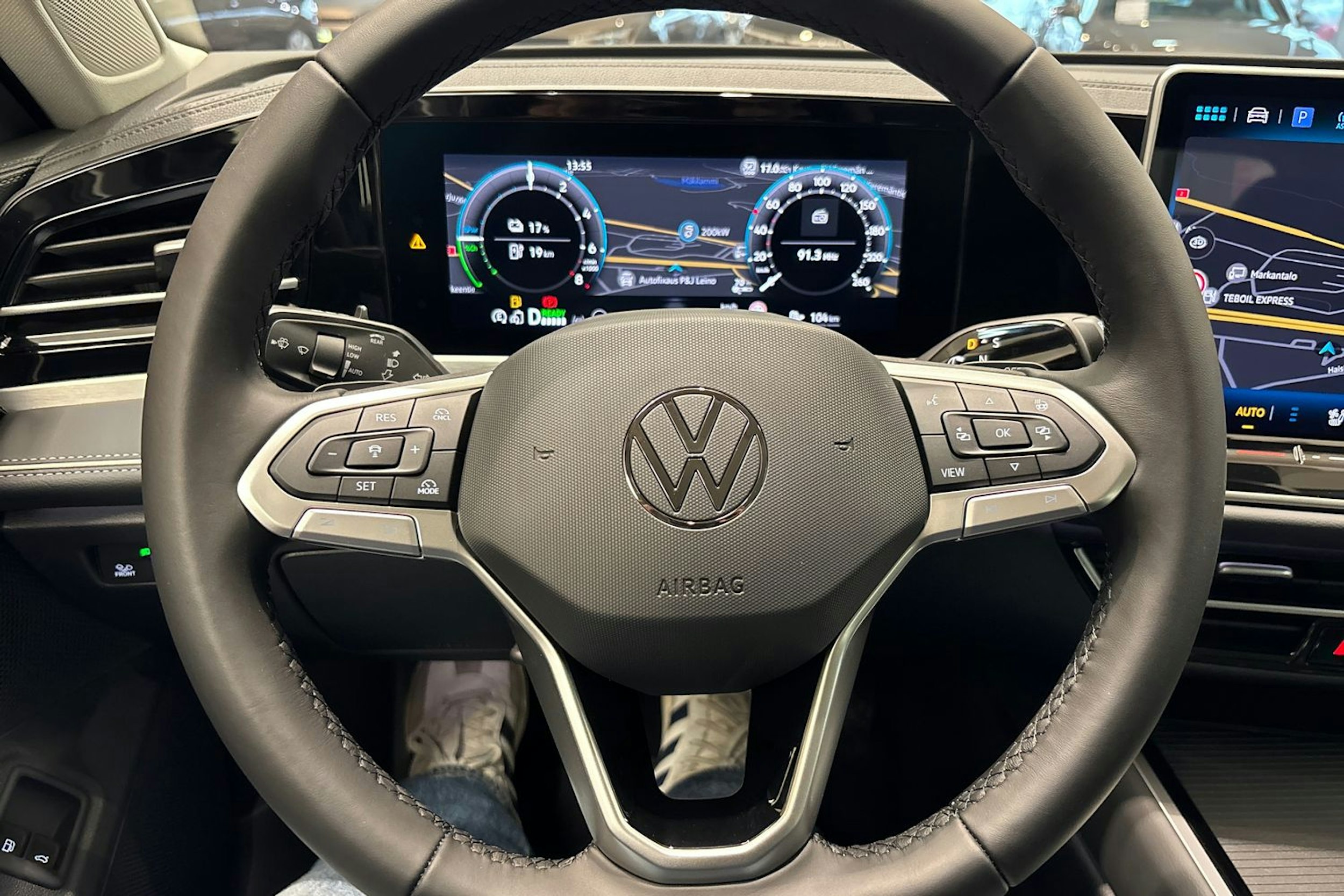 harmaa Volkswagen Passat 2025 kuva 13.