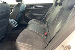 valkoinen Volkswagen Passat 2025 kuva 8.