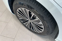 valkoinen Volkswagen Passat 2025 kuva 10.