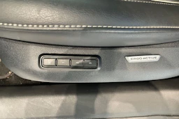 valkoinen Volkswagen Passat 2025 kuva 13.