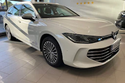 valkoinen Volkswagen Passat 2025 kuva 15.