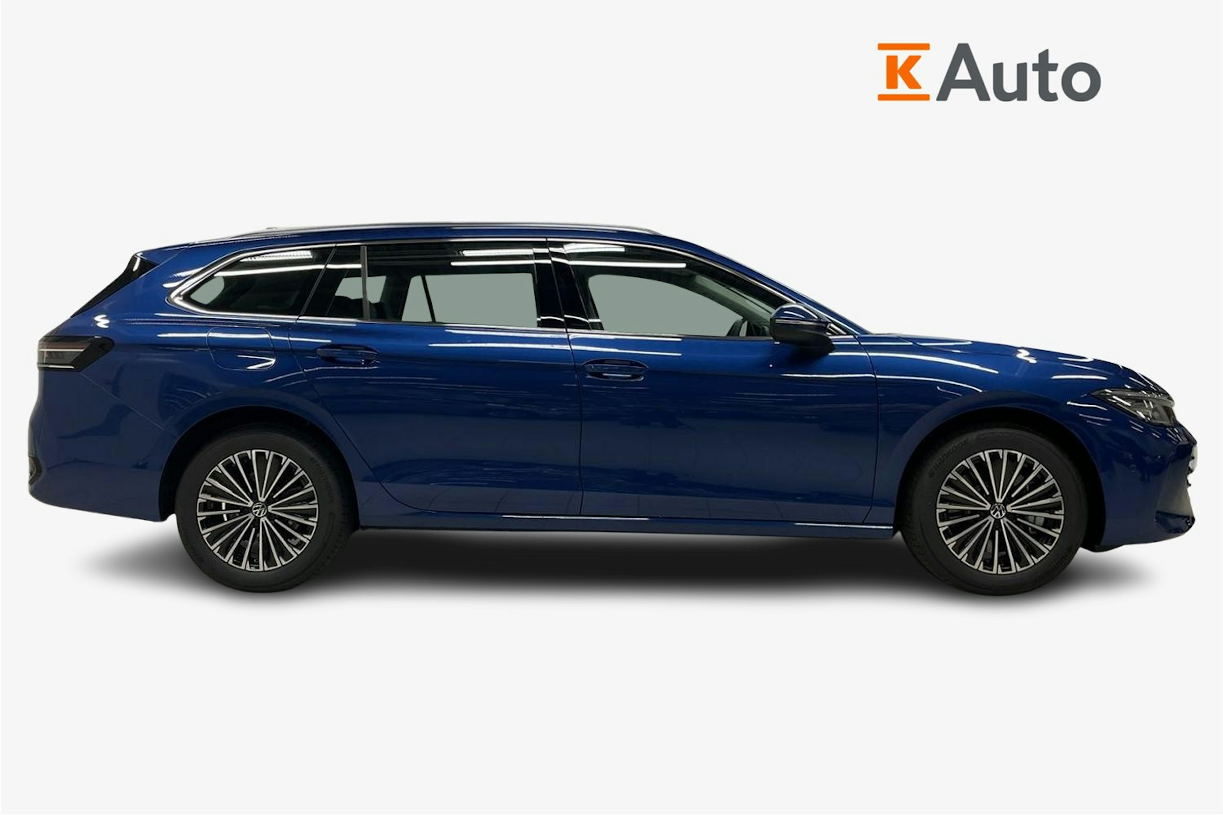 sininen Volkswagen Passat 2025 kuva 5.