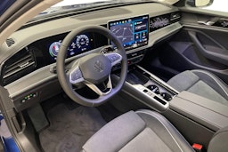 sininen Volkswagen Passat 2025 kuva 6.