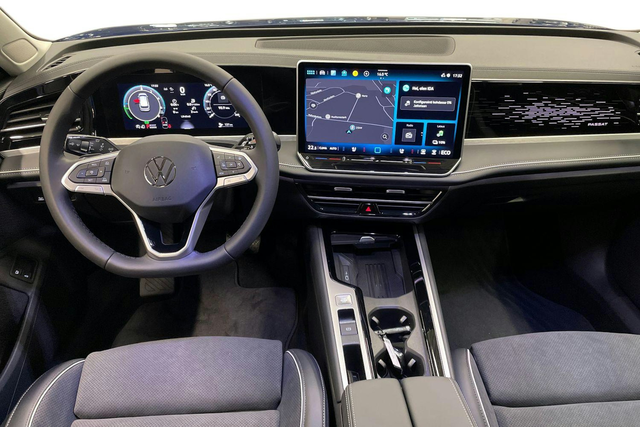 sininen Volkswagen Passat 2025 kuva 7.