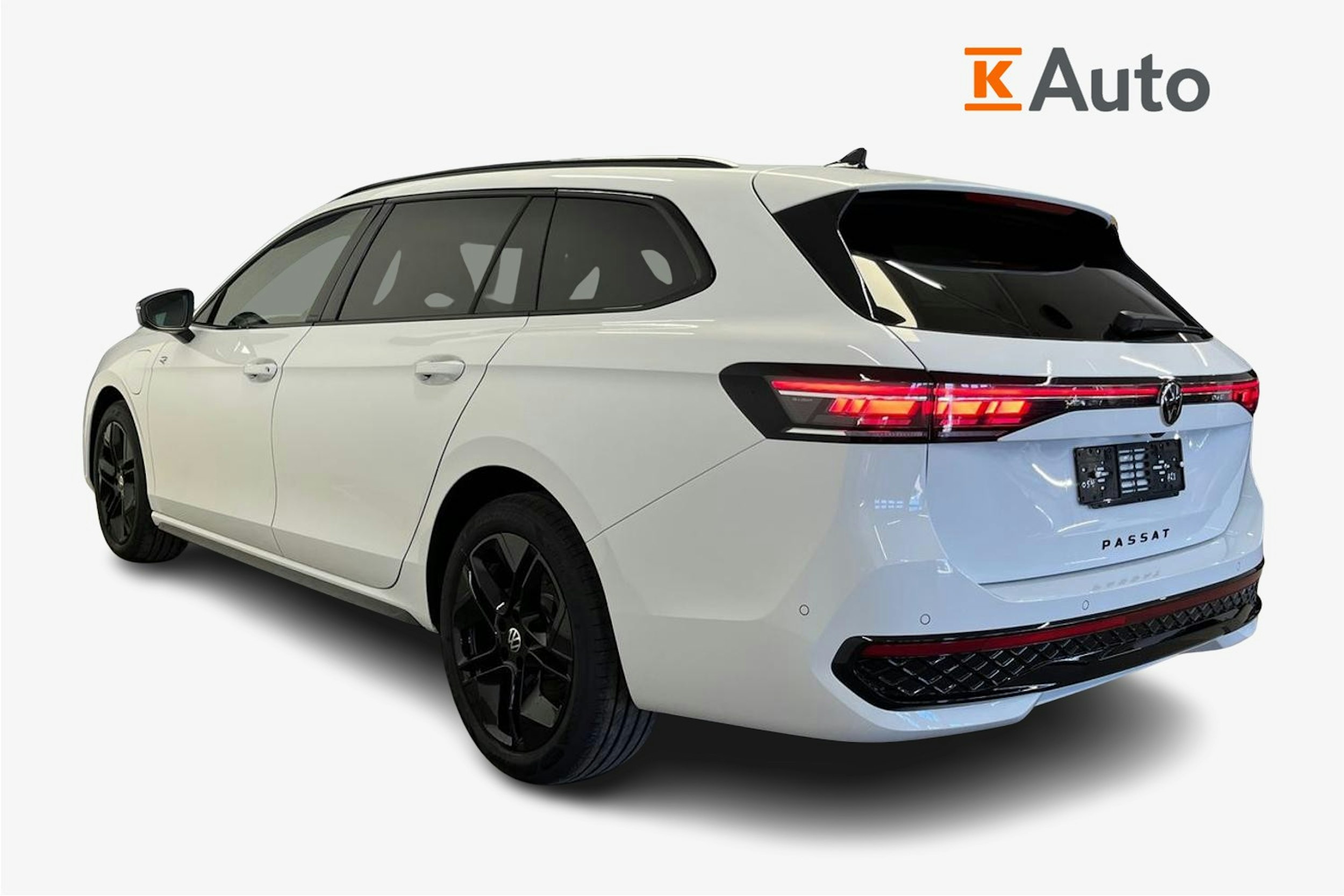 valkoinen Volkswagen Passat 2025 kuva 2.