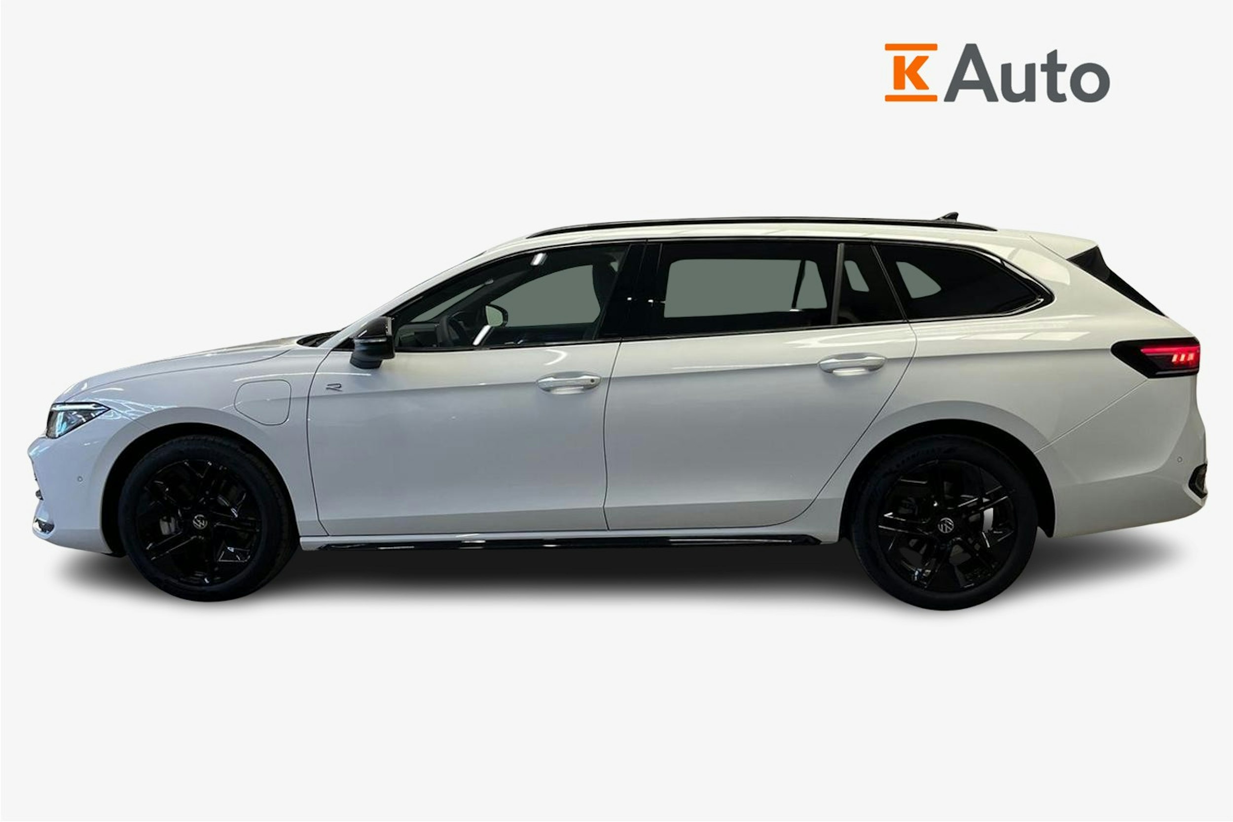 valkoinen Volkswagen Passat 2025 kuva 5.