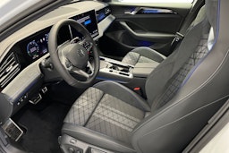 valkoinen Volkswagen Passat 2025 kuva 6.