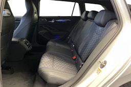 valkoinen Volkswagen Passat 2025 kuva 8.