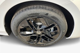 valkoinen Volkswagen Passat 2025 kuva 9.