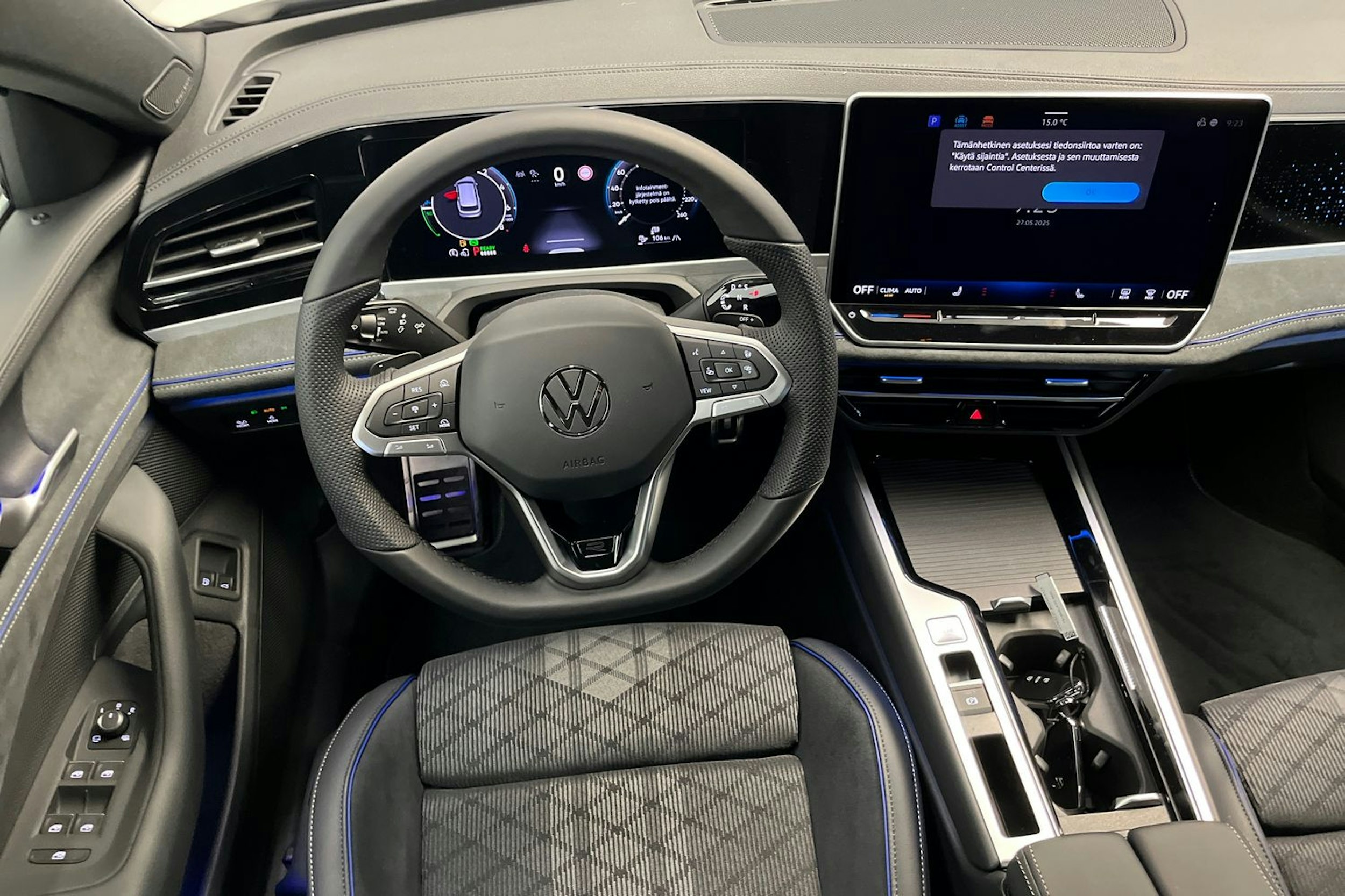 valkoinen Volkswagen Passat 2025 kuva 12.