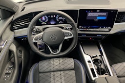 valkoinen Volkswagen Passat 2025 kuva 12.