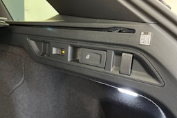 valkoinen Volkswagen Passat 2025 kuva 14.