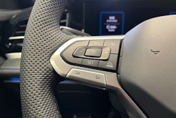 valkoinen Volkswagen Passat 2025 kuva 17.