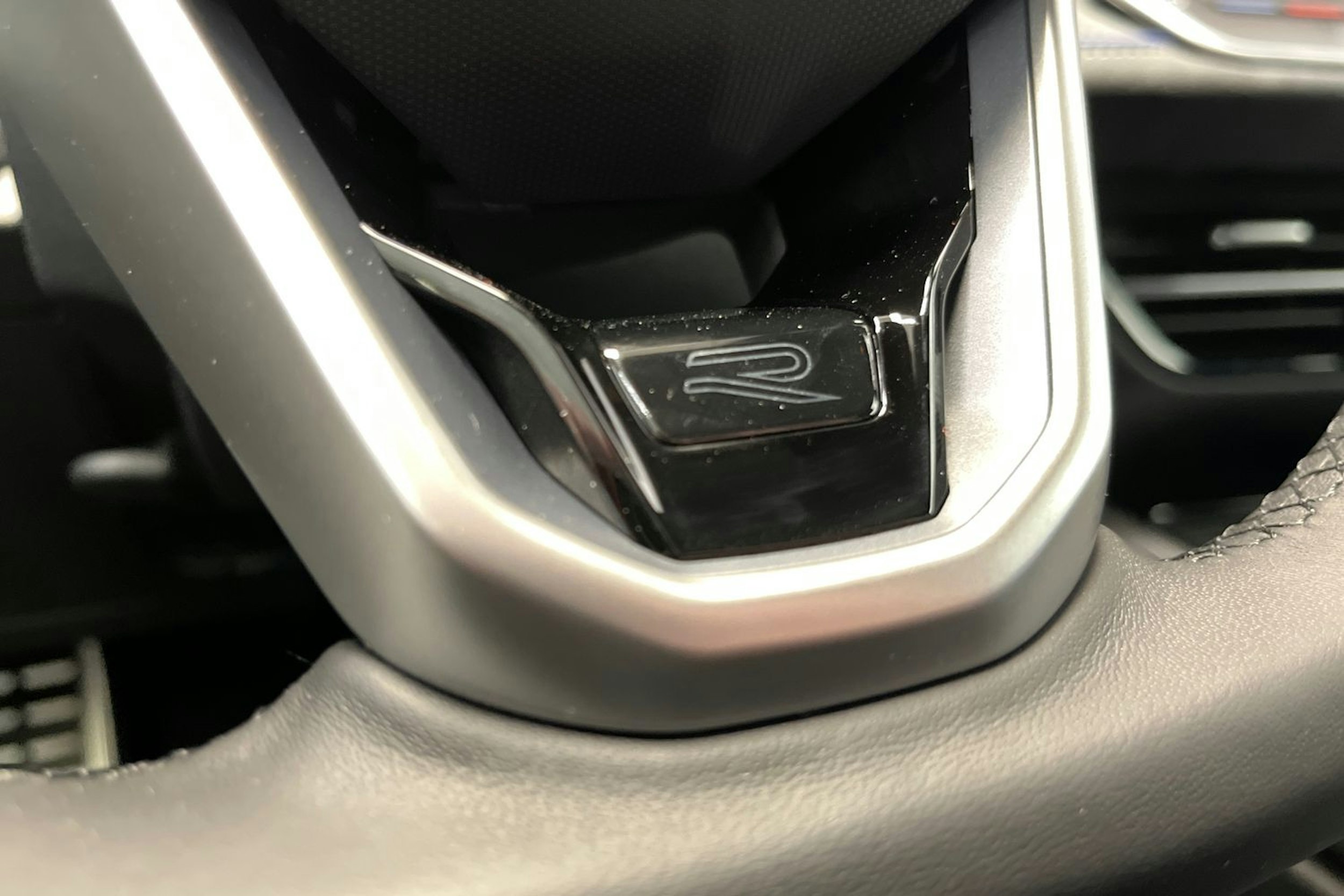 valkoinen Volkswagen Passat 2025 kuva 20.