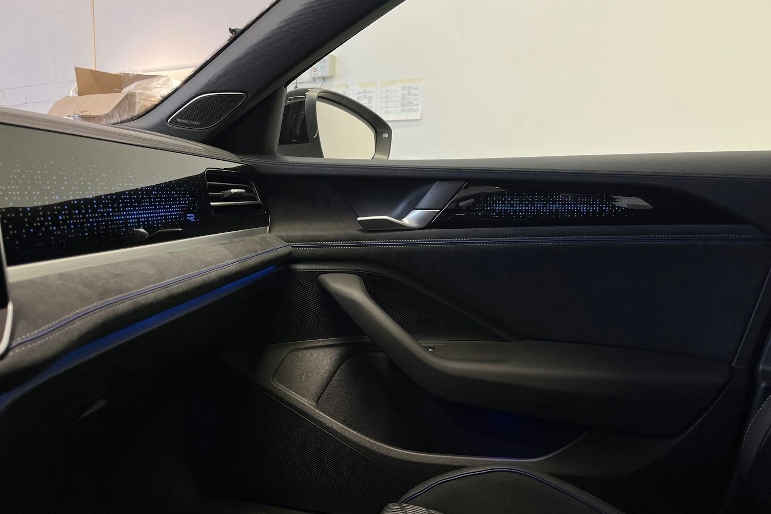 valkoinen Volkswagen Passat 2025 kuva 23.