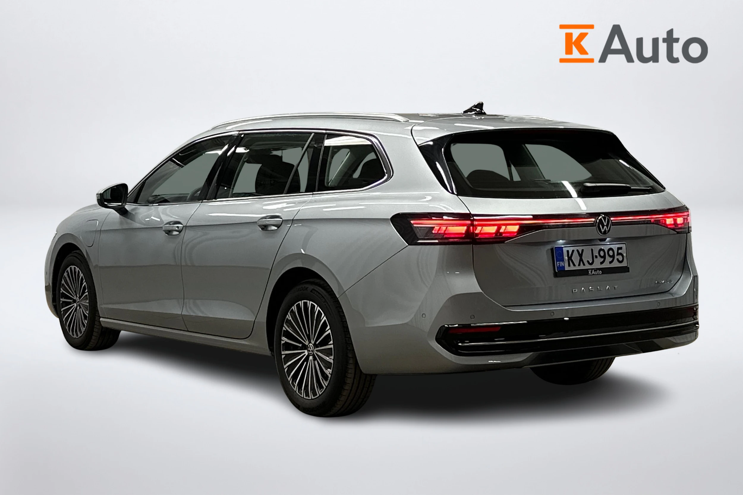 harmaa Volkswagen Passat 2025 kuva 3.