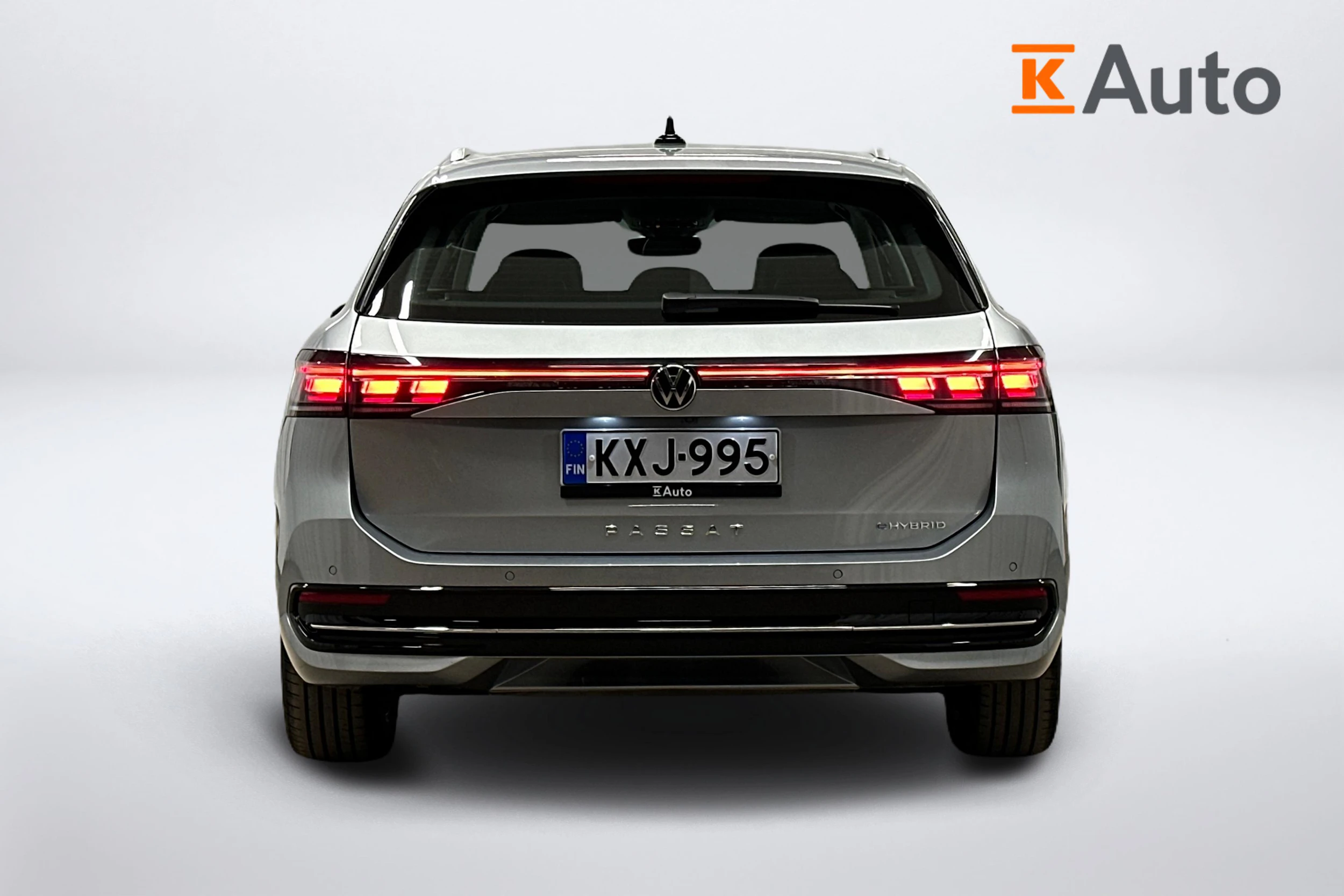 harmaa Volkswagen Passat 2025 kuva 4.