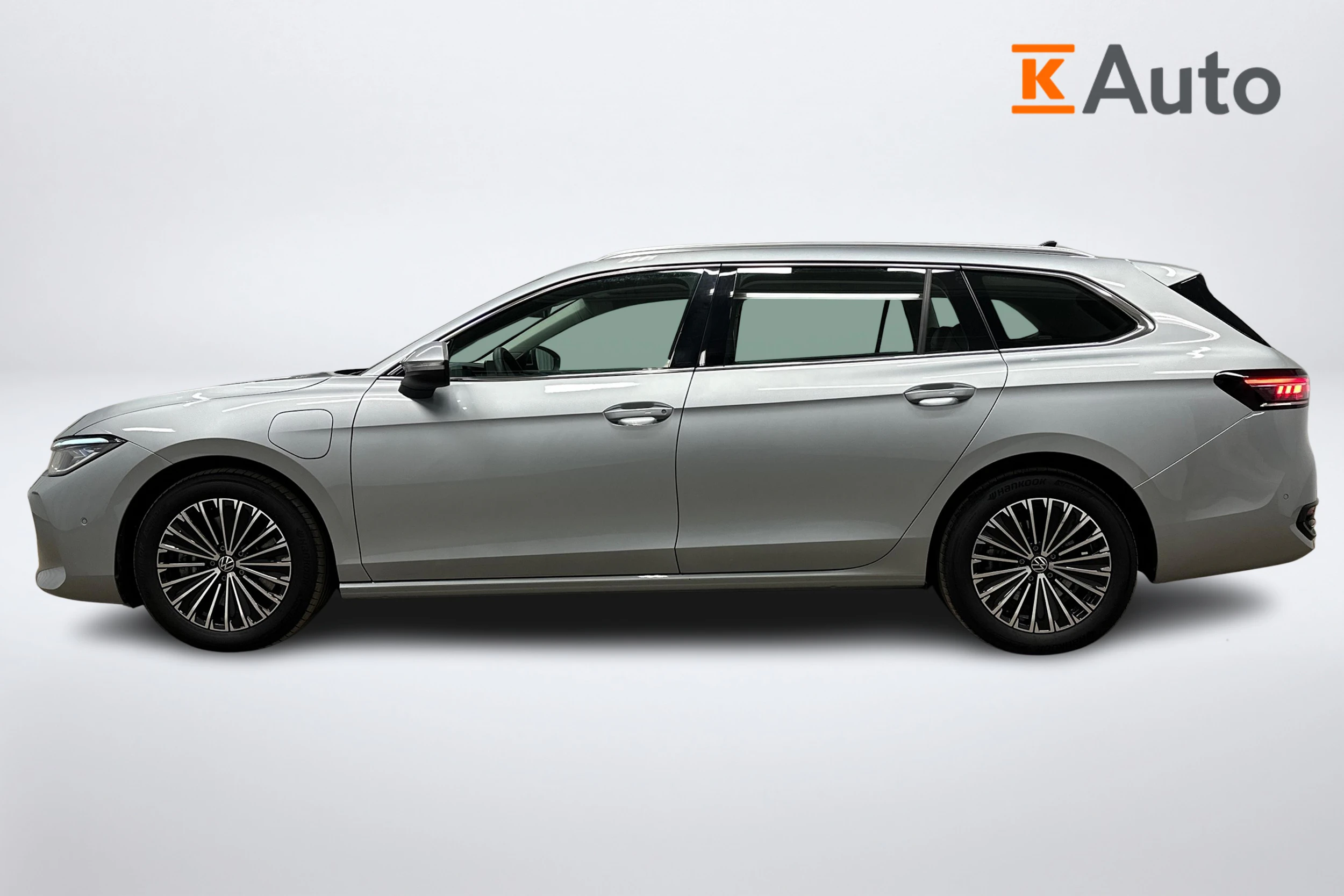 harmaa Volkswagen Passat 2025 kuva 7.