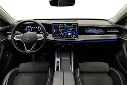 harmaa Volkswagen Passat 2025 kuva 9.