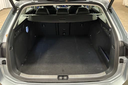 harmaa Volkswagen Passat 2025 kuva 15.