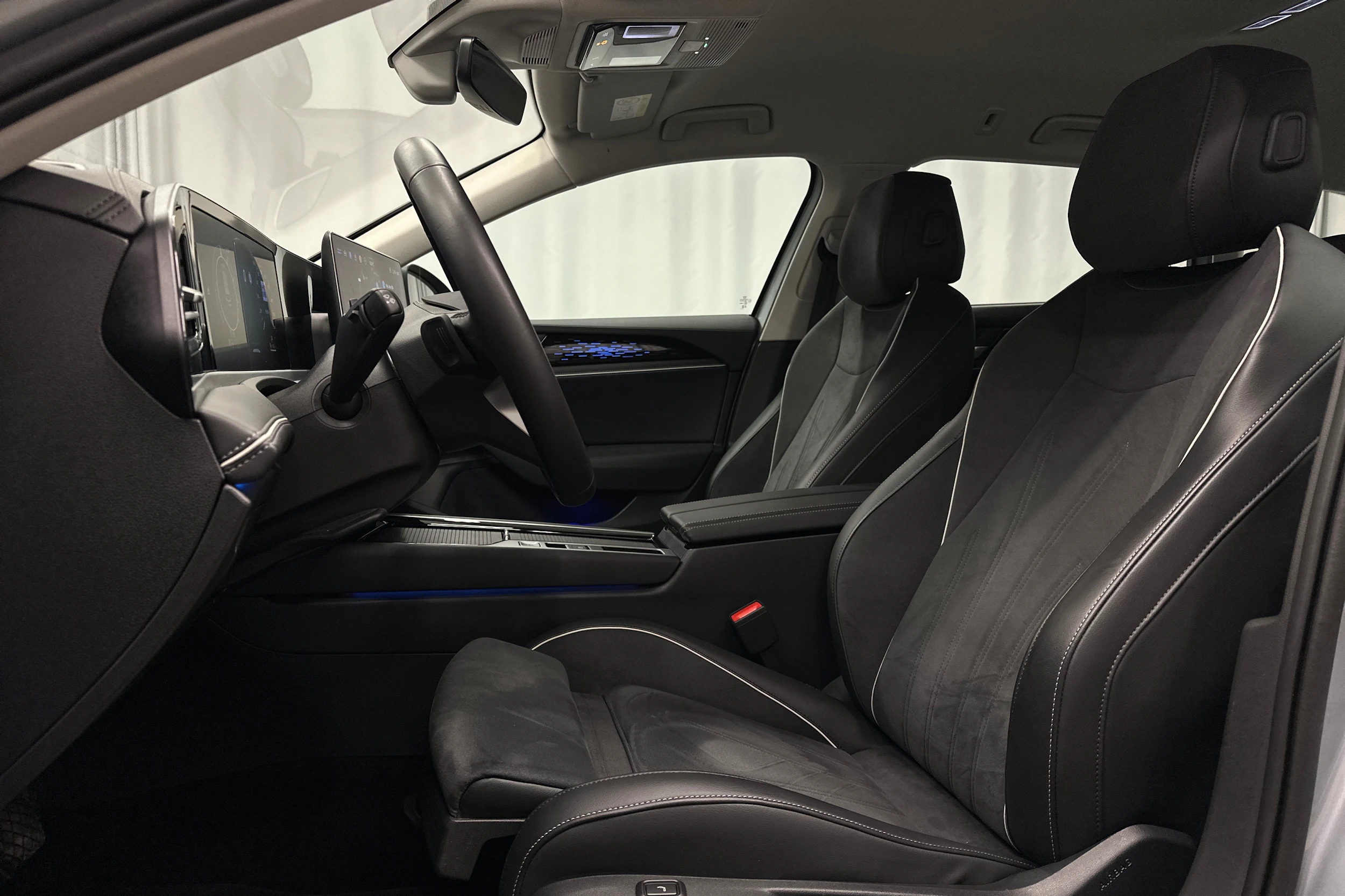 harmaa Volkswagen Passat 2025 kuva 19.