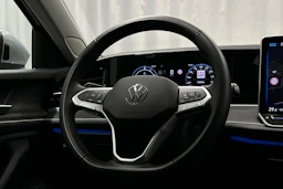 harmaa Volkswagen Passat 2025 kuva 20.