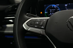 harmaa Volkswagen Passat 2025 kuva 21.