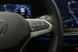 harmaa Volkswagen Passat 2025 kuva 22.