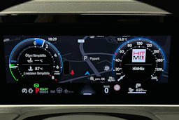 harmaa Volkswagen Passat 2025 kuva 24.
