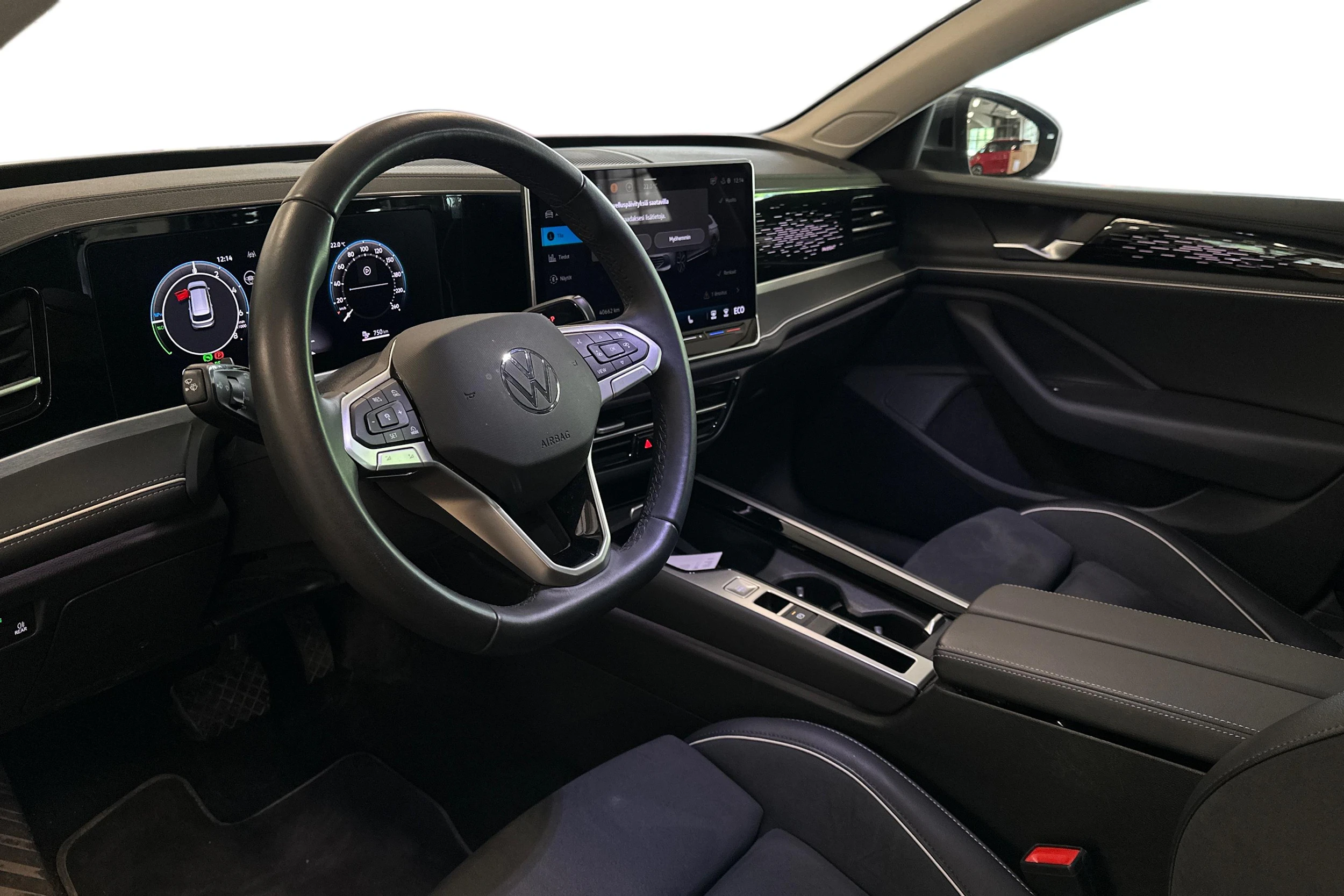 harmaa Volkswagen Passat 2025 kuva 3.