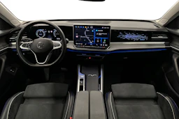 harmaa Volkswagen Passat 2025 kuva 9.
