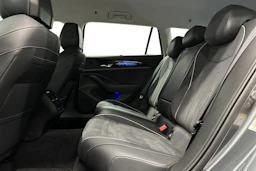 harmaa Volkswagen Passat 2025 kuva 11.