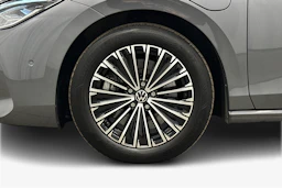 harmaa Volkswagen Passat 2025 kuva 12.