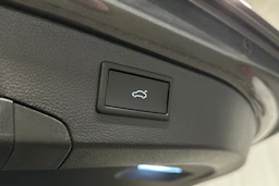 harmaa Volkswagen Passat 2025 kuva 16.