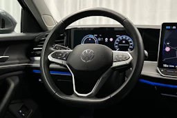 harmaa Volkswagen Passat 2025 kuva 20.