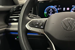 harmaa Volkswagen Passat 2025 kuva 21.