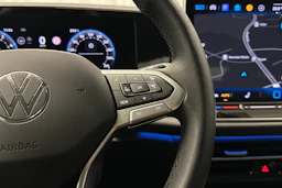 harmaa Volkswagen Passat 2025 kuva 22.